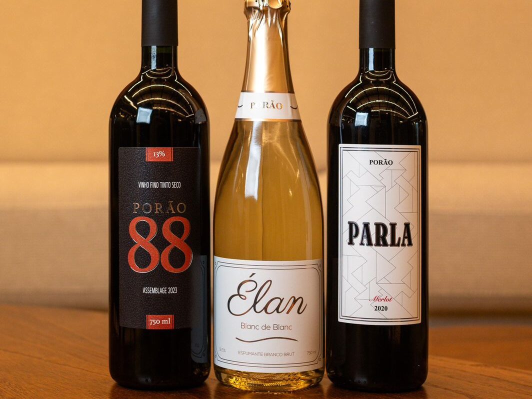 Linha de vinhos Vinho de Porão - Porão 88, Élan Brut e Parla Merlot